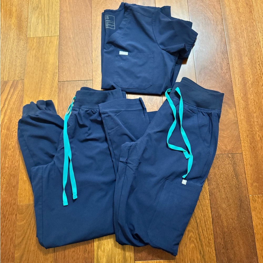 FIGS FREEx Navy Scrub Set